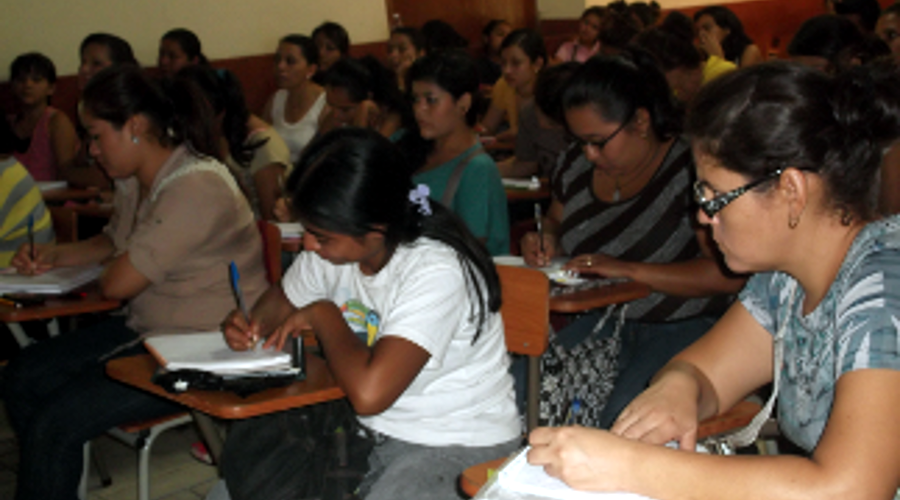 Estudiantes durante el Foro.